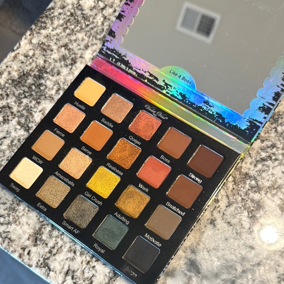 Violet voss Eyeshadow - Picture 2 of 4